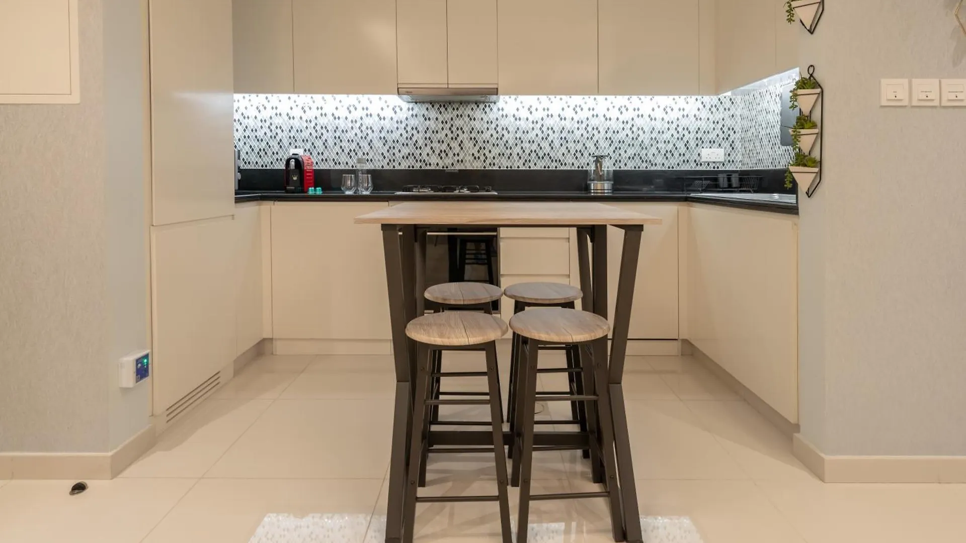 Magical Apartment With Rooftop Pool & Burj Khalifa View Dubai