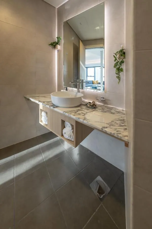 Magical Apartment With Rooftop Pool & Burj Khalifa View Dubai