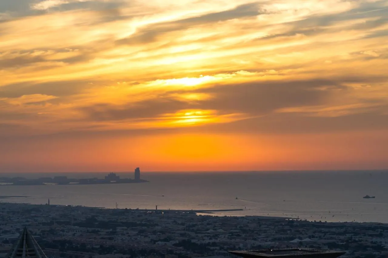 Magical Apartment With Rooftop Pool & Burj Khalifa View Dubai