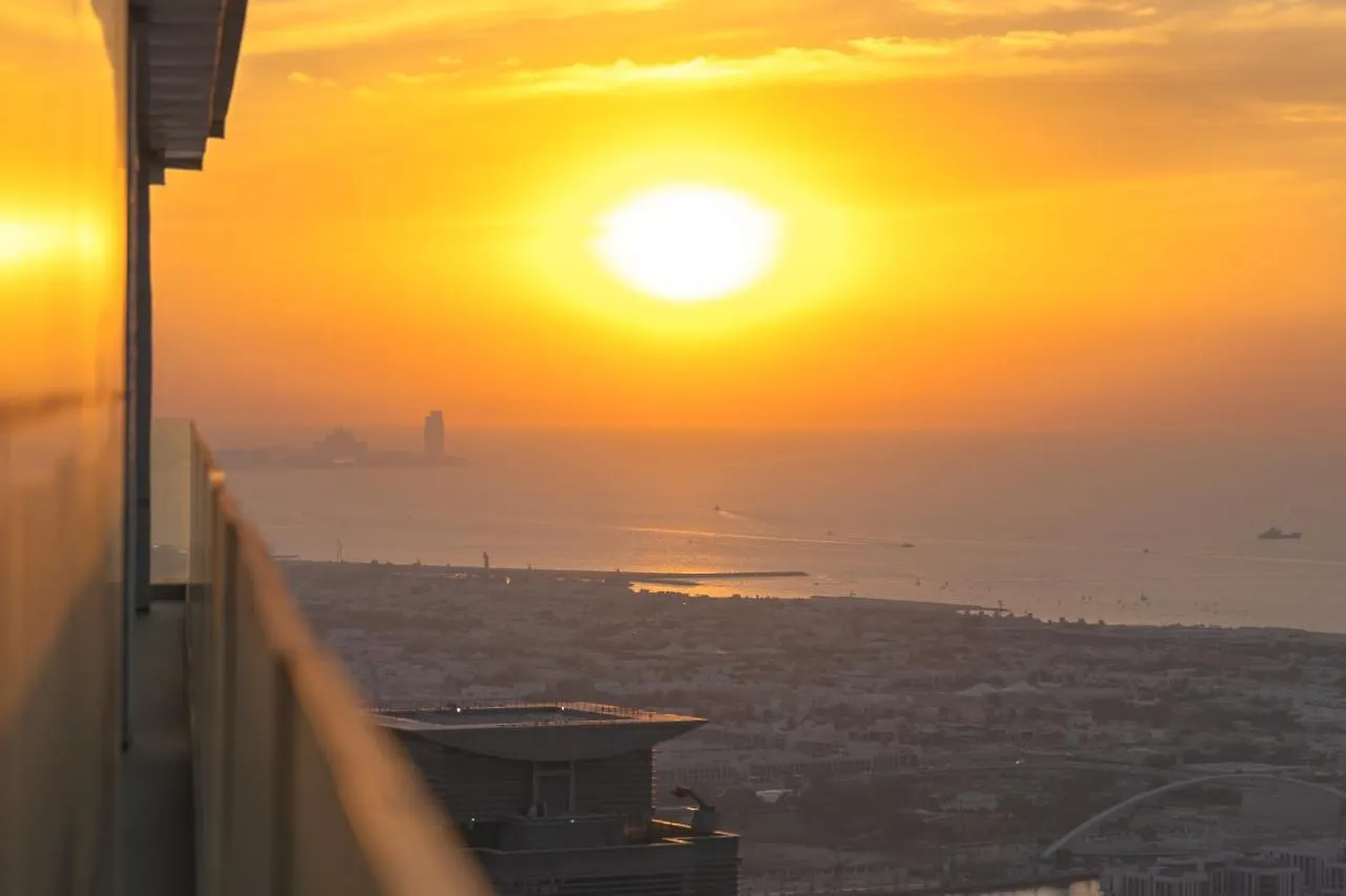 Magical Apartment With Rooftop Pool & Burj Khalifa View Dubai