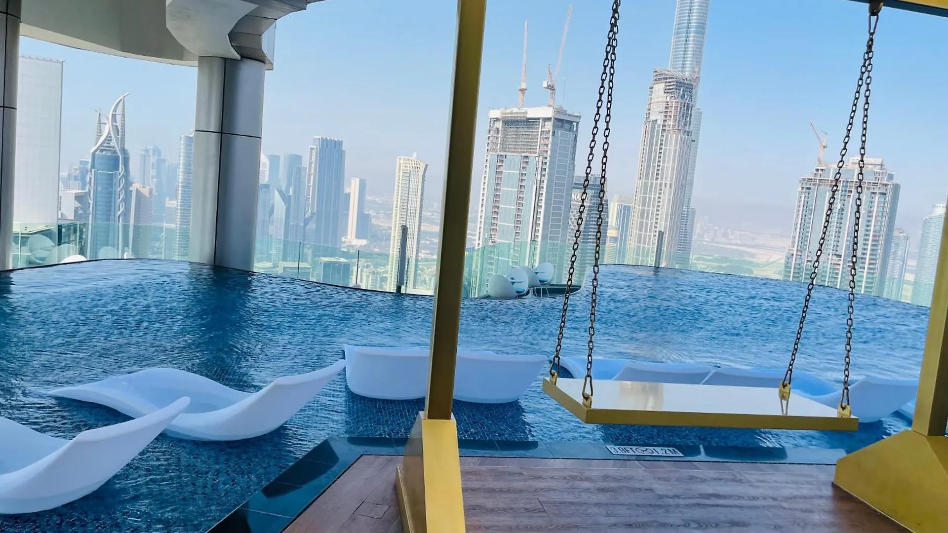 Magical Apartment With Rooftop Pool & Burj Khalifa View Dubai